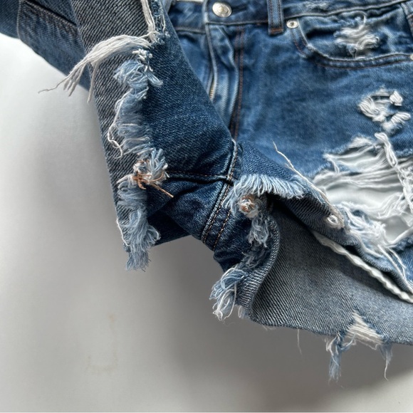 American Eagle Distressed High Waisted Mom Shorts Size 2 - Picture 9 of 13